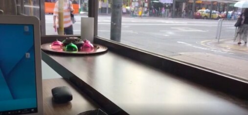 港女學生cafe枱底公然跪地含撚 (2/2)